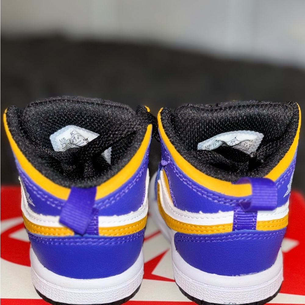 Jordan 1 Mid